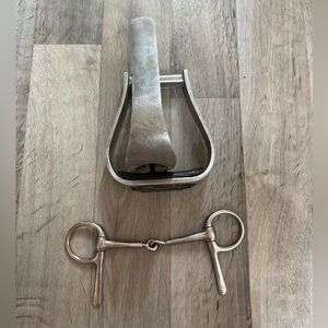 ♣️1/2 cheek snaffle bit & stirrups ♣️